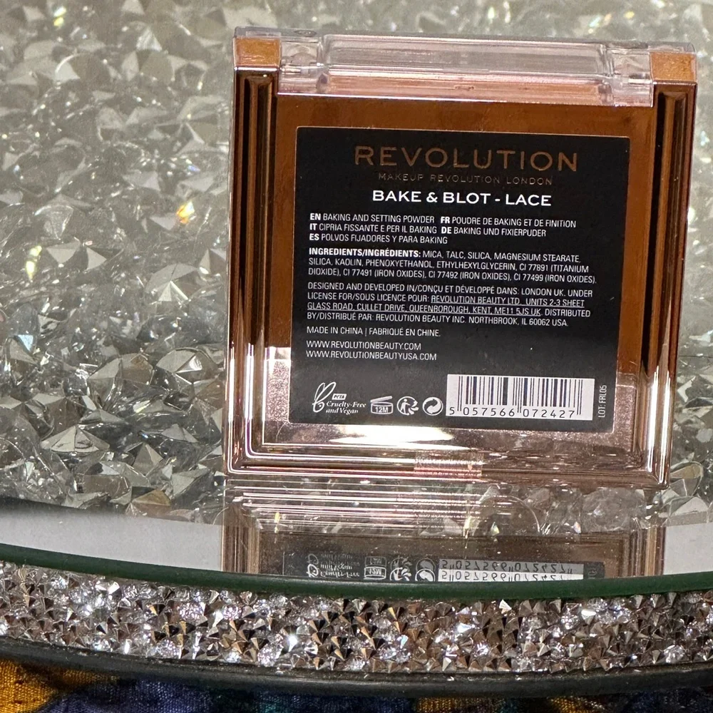 NIP Makeup Revolution Bake & Blot pressed powder.
